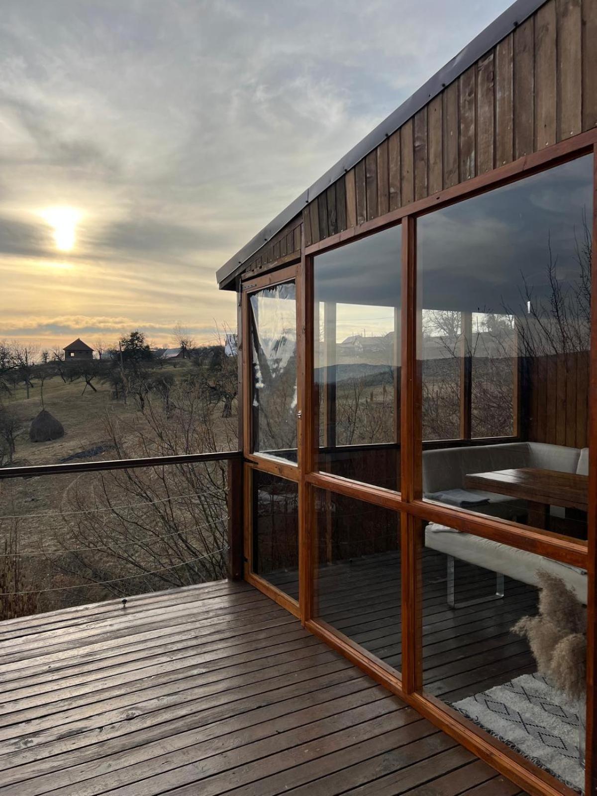 Le Chalet M - Cabana Cu O Panorama De Poveste. Surdesti  Exterior foto