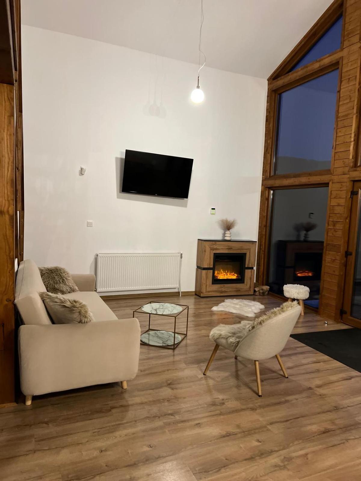 Le Chalet M - Cabana Cu O Panorama De Poveste. Surdesti  Exterior foto