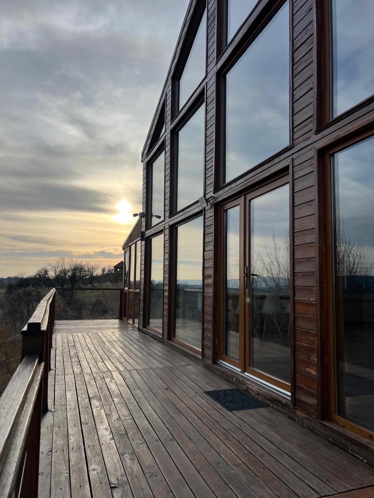 Le Chalet M - Cabana Cu O Panorama De Poveste. Surdesti  Exterior foto