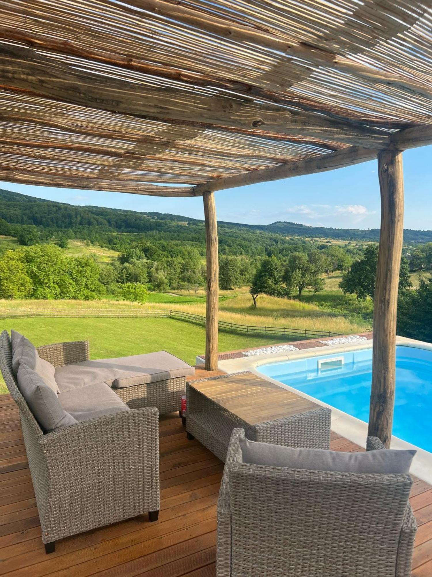 Le Chalet M - Cabana Cu O Panorama De Poveste. Surdesti  Exterior foto